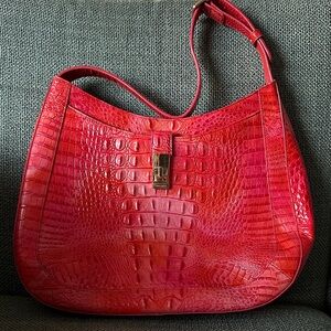 Elegant Red Crocodile-Embossed Women's Bag